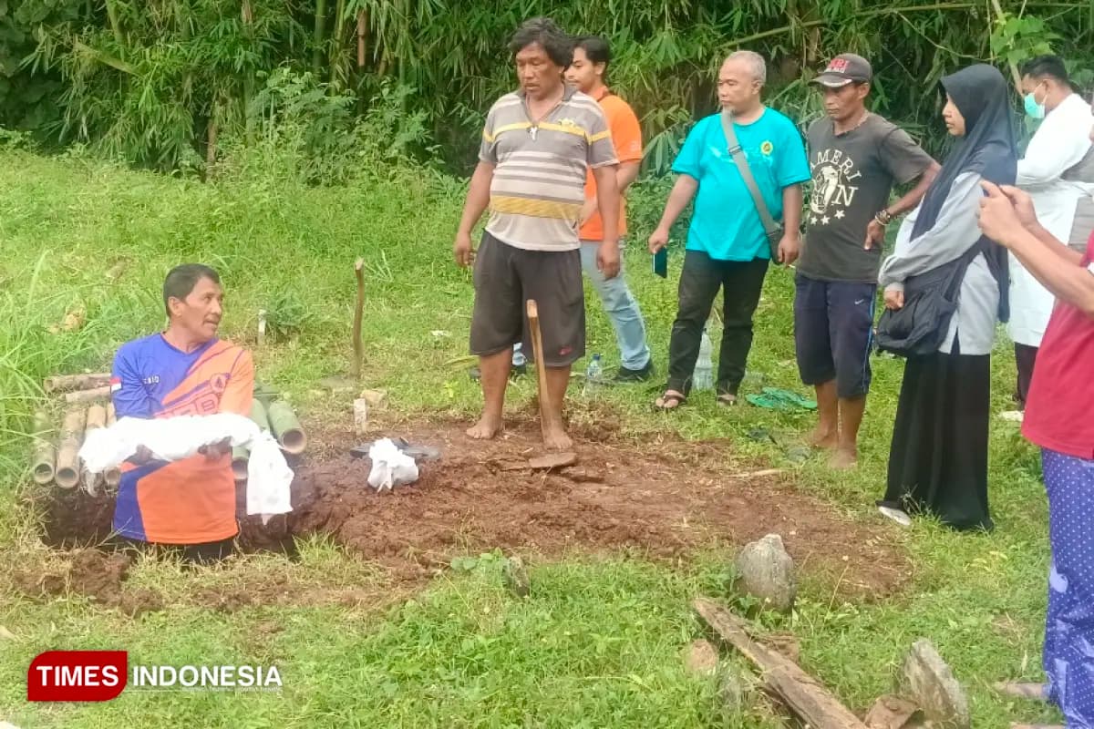 Mayat Bayi Perempuan yang Dibuang di Bondowoso Akhirnya Dimakamkan